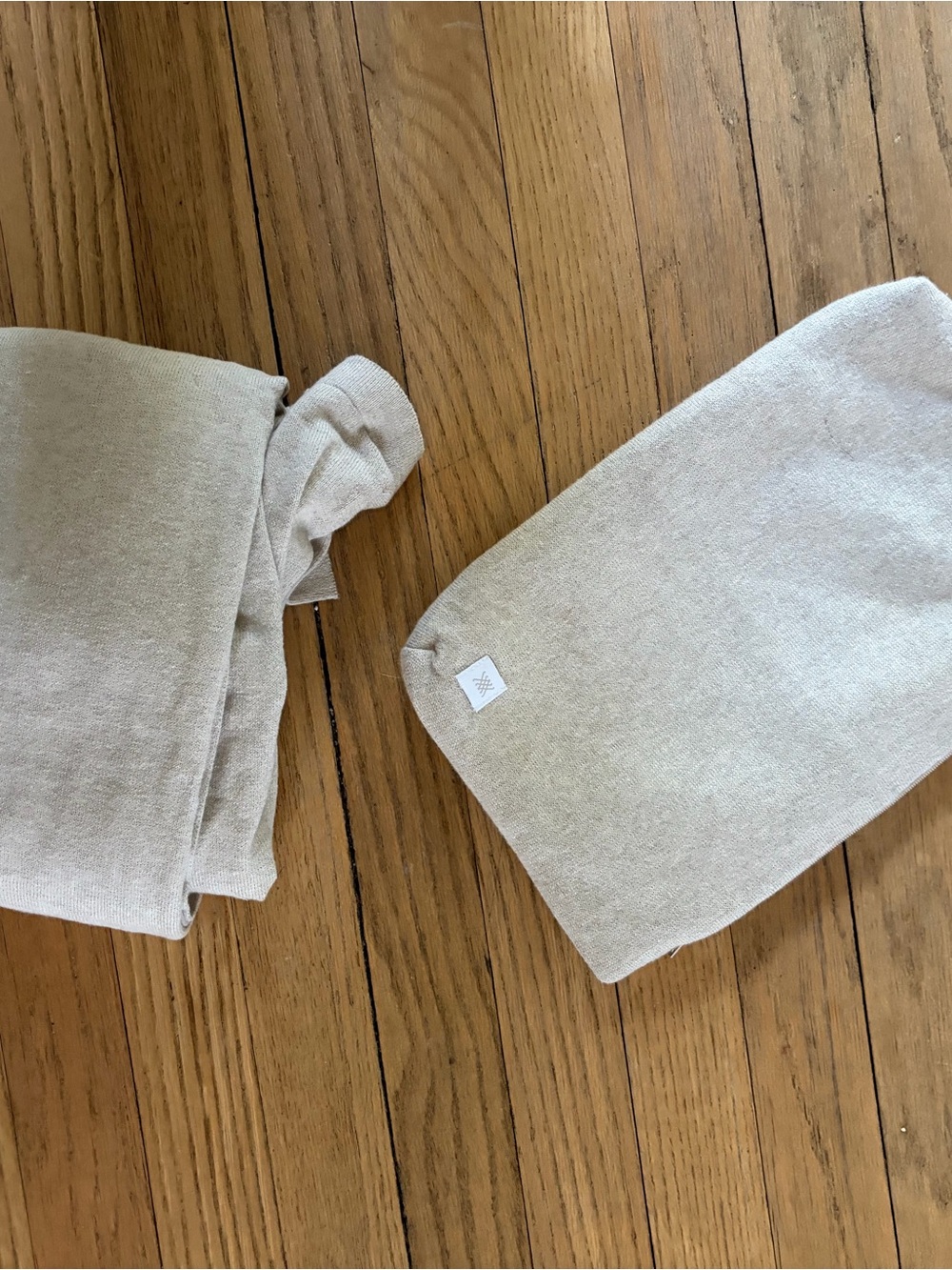 Beautiful organic travel scarf by Zestt in birch color. - Picture 5 of 6